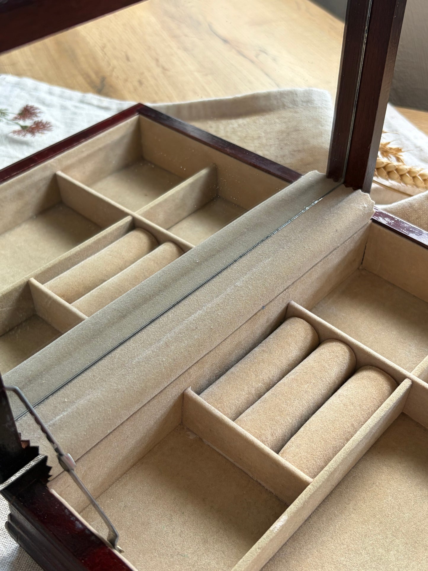 書本造型木製翻蓋珠寶盒