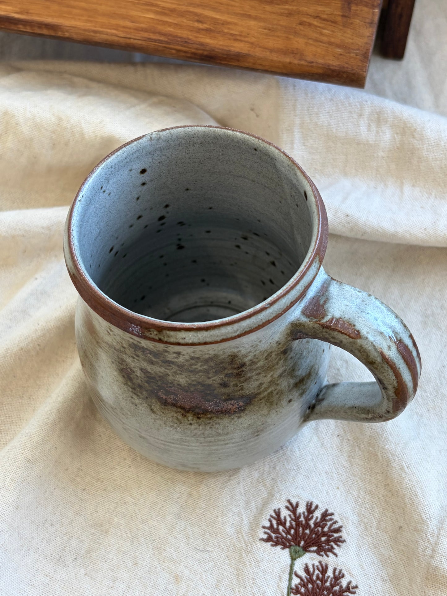 做舊感灰藍色單耳陶杯