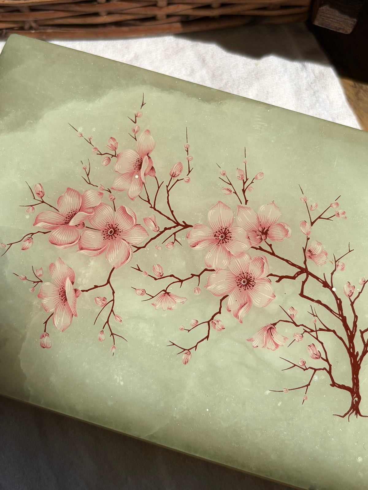 青玉色梅花圖玉石珠寶盒