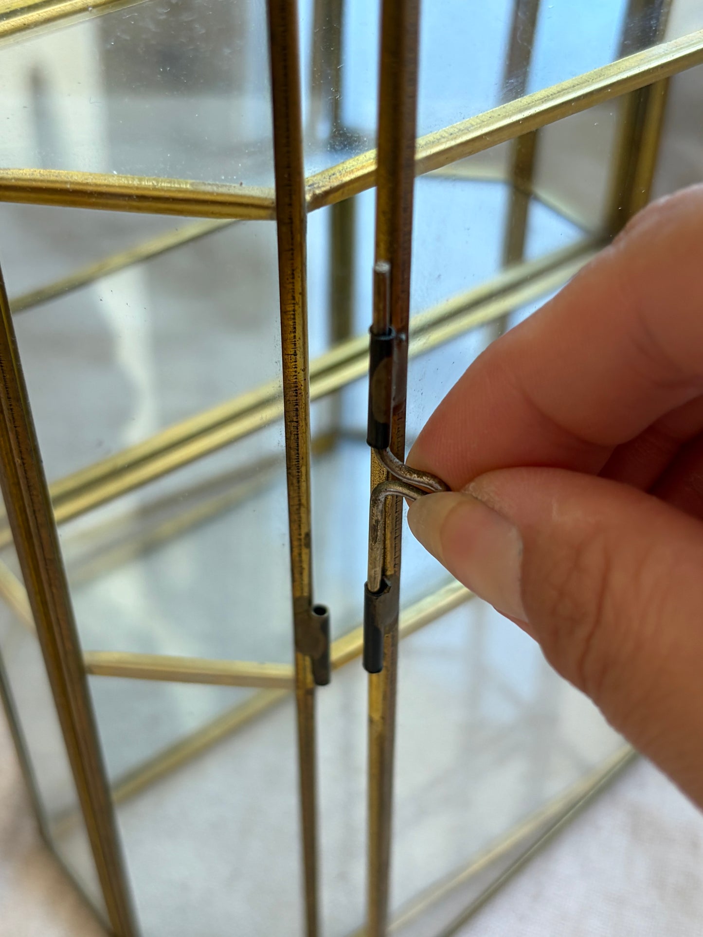 黃銅邊框玻璃鏡面飾品展示櫃