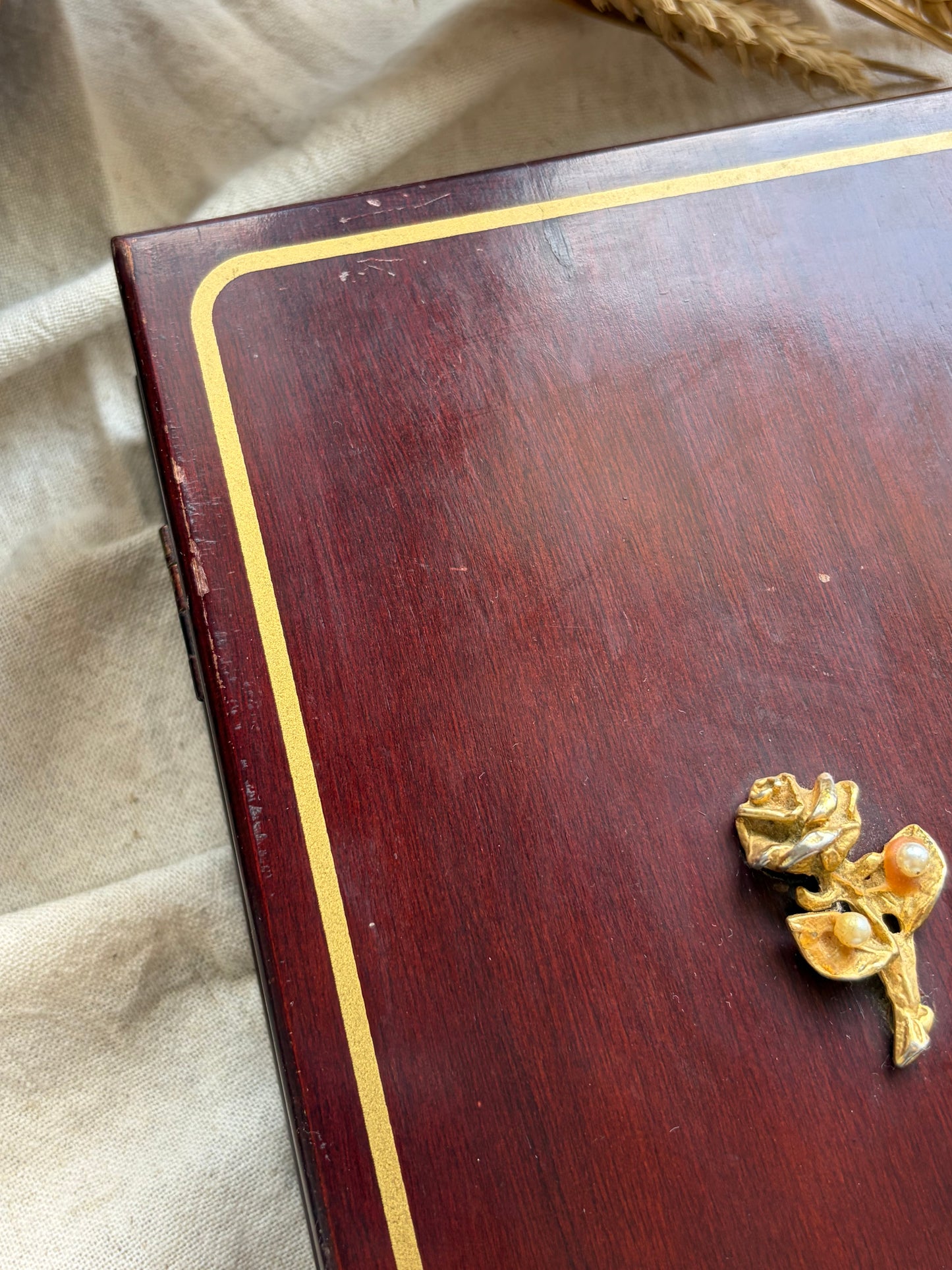 書本造型木製翻蓋珠寶盒