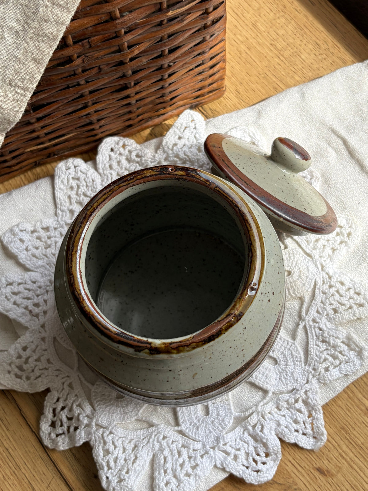 日本製有蓋陶罐