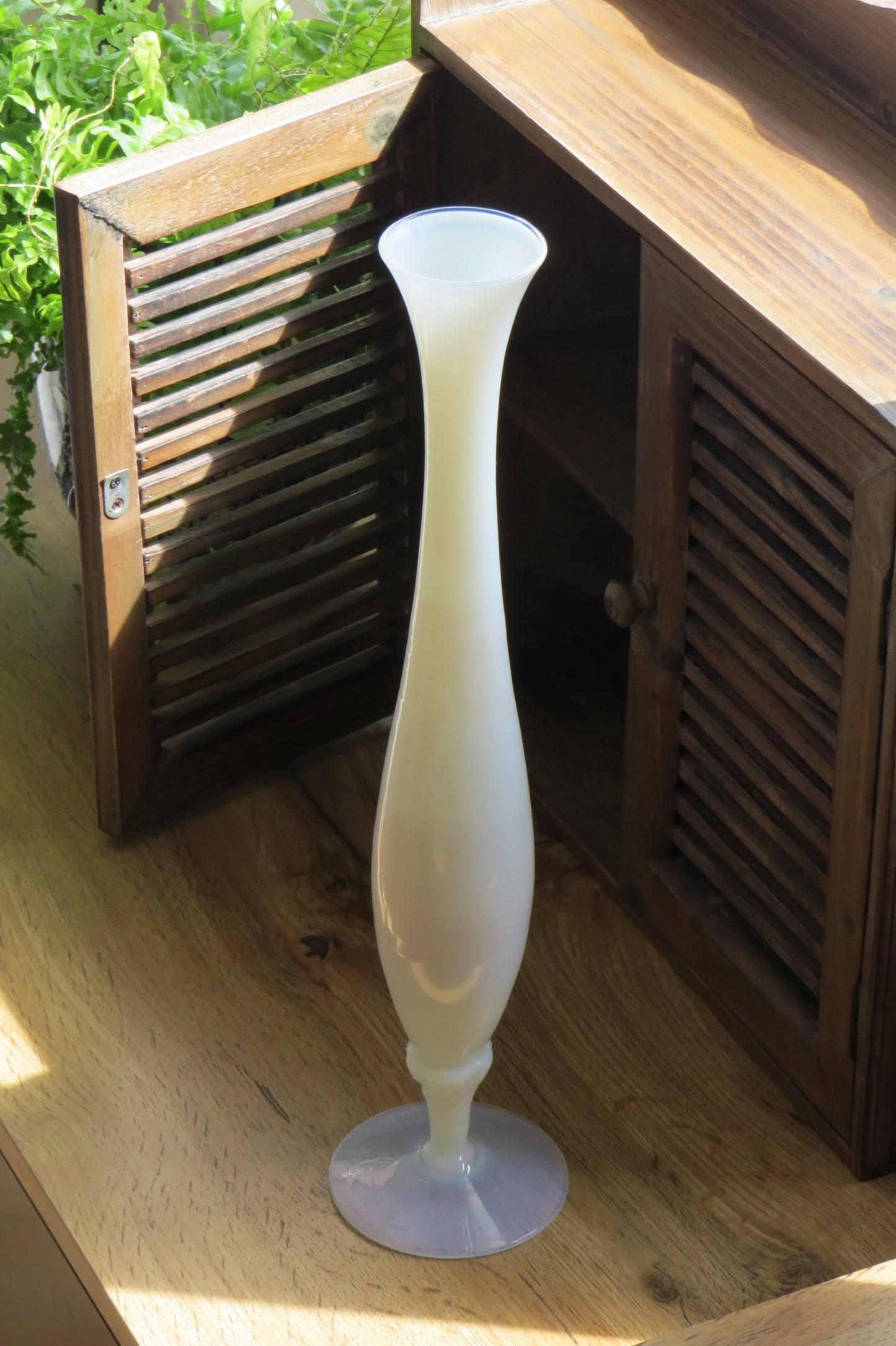 白色半透明玻璃花器