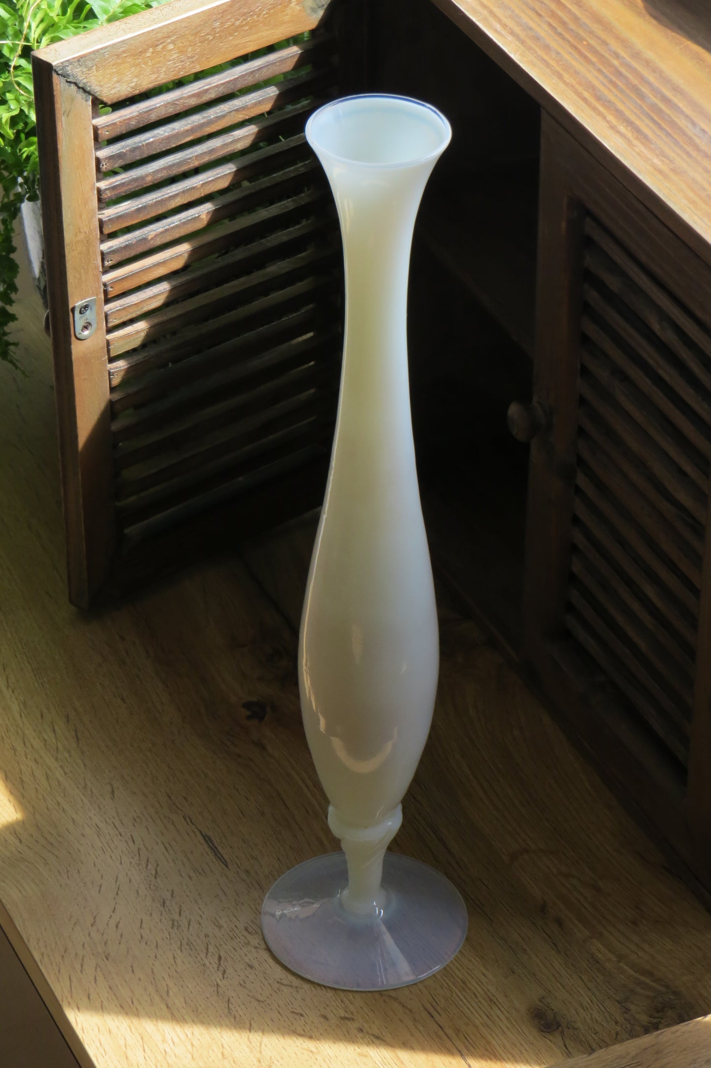 白色半透明玻璃花器
