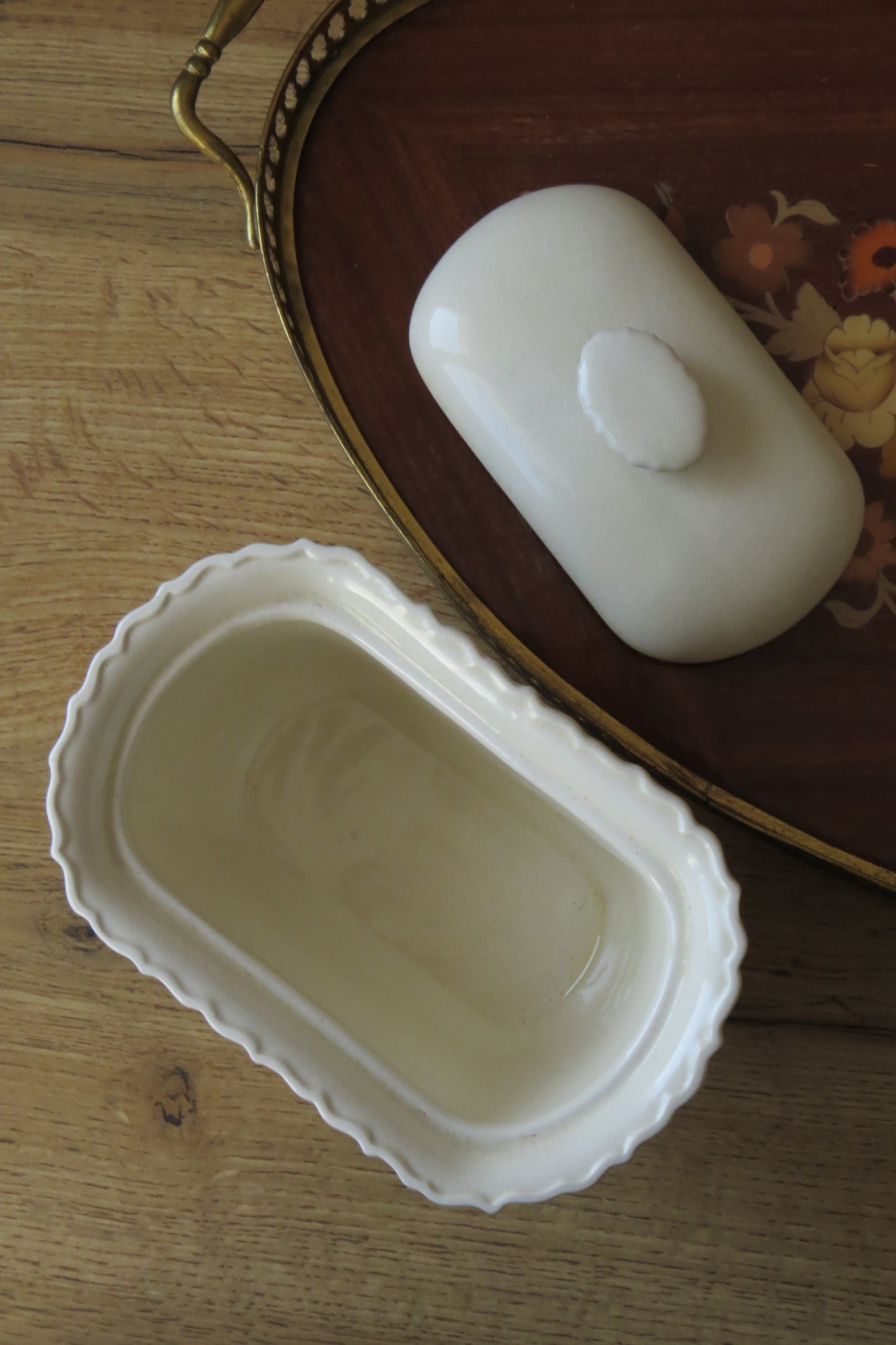 米白色波浪邊有蓋調味料罐